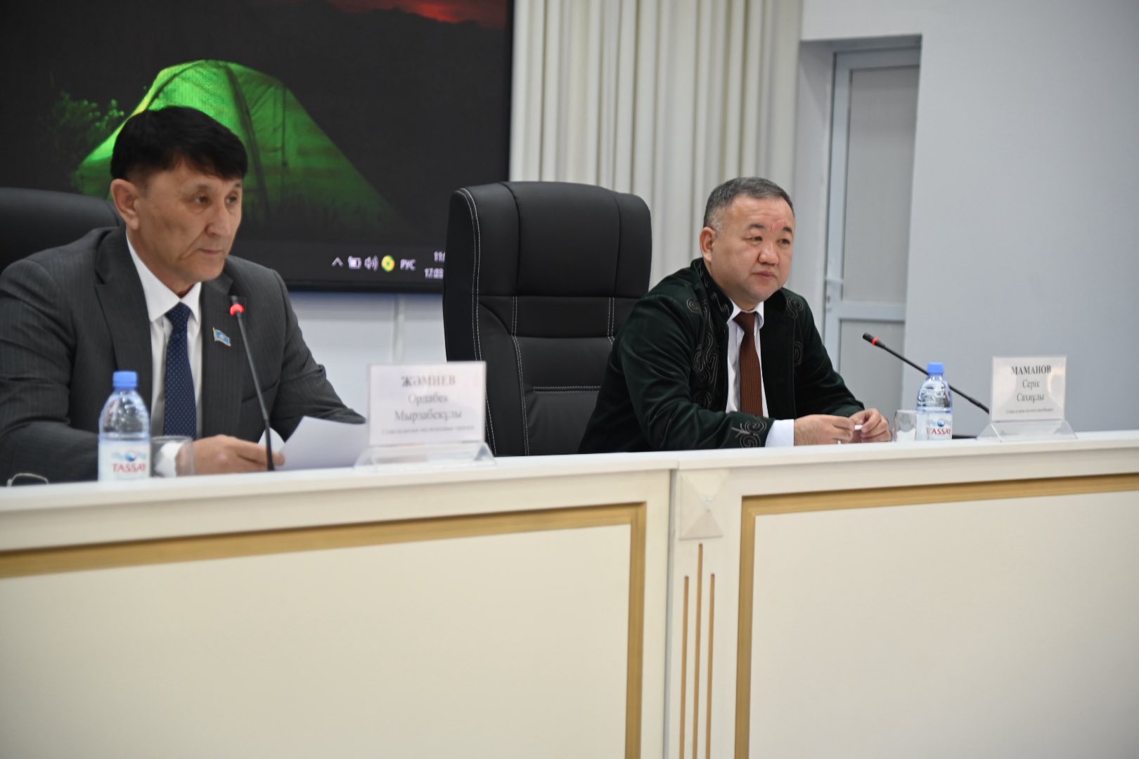 СОЗАҚ АУДАНДЫҚ МӘСЛИХАТЫНЫҢ КЕЗЕКТІ СЕССИЯСЫ ӨТТІ