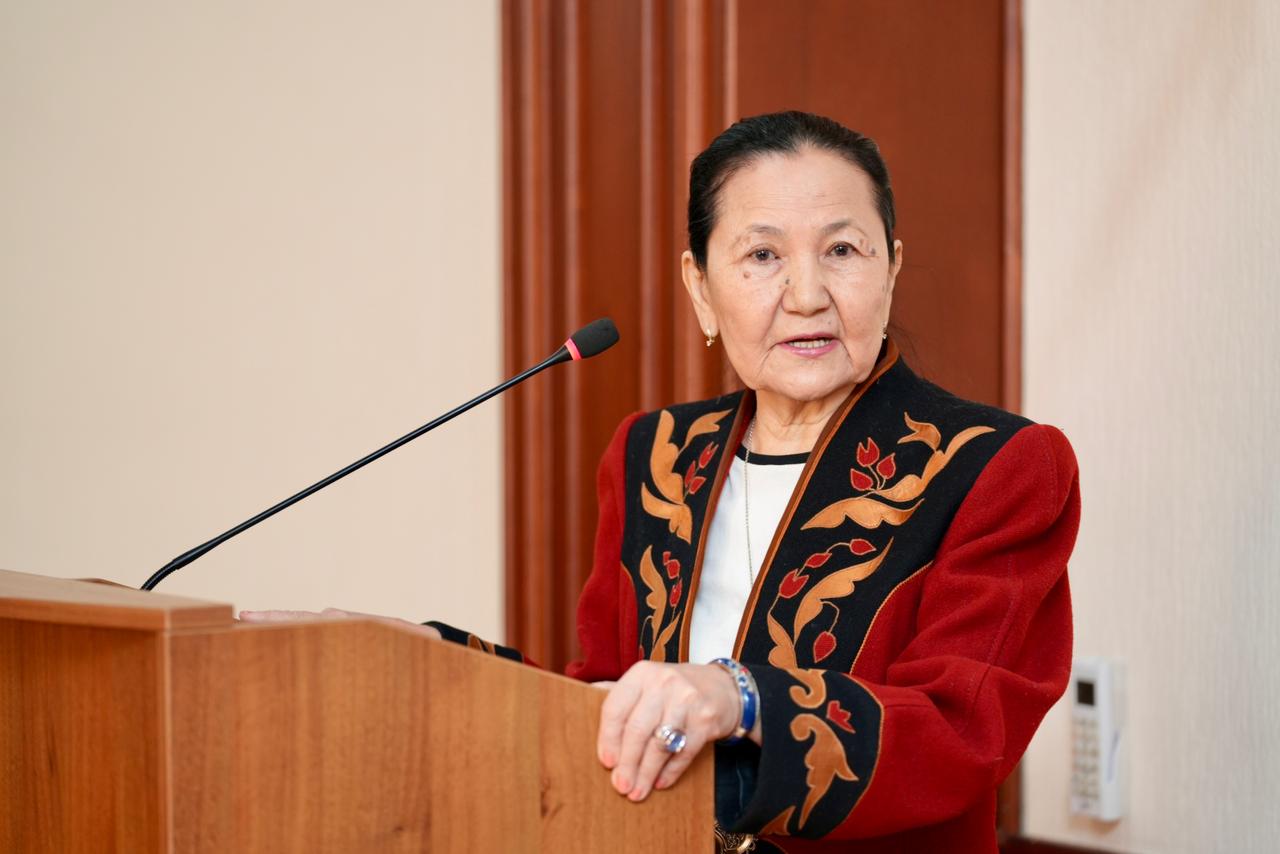 Профессор поделилась знаниями о традициях Наурыза с сотрудниками Минэнерго