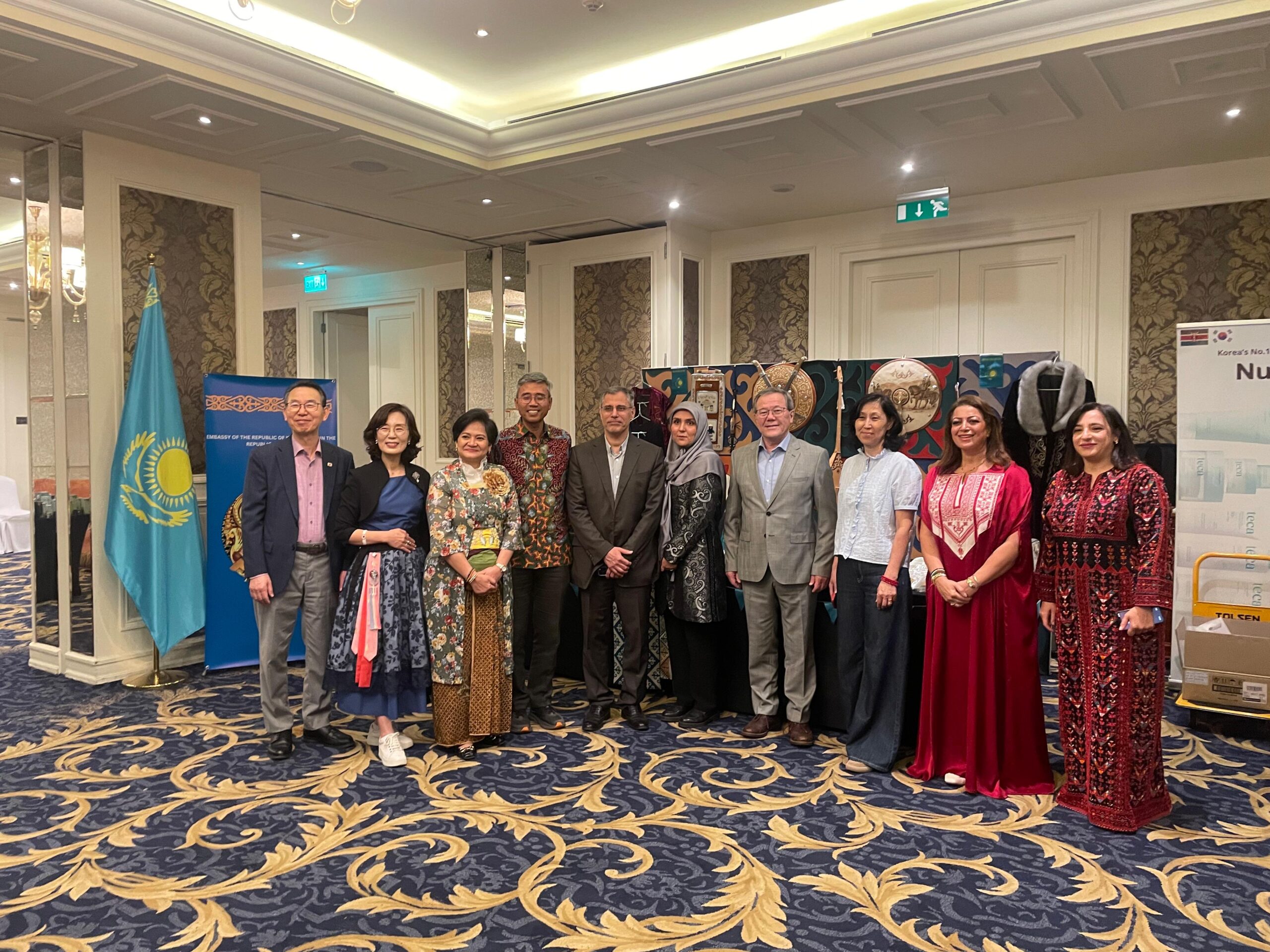 Посольство приняло участие в Дипломатическом благотворительном базаре в Найроби