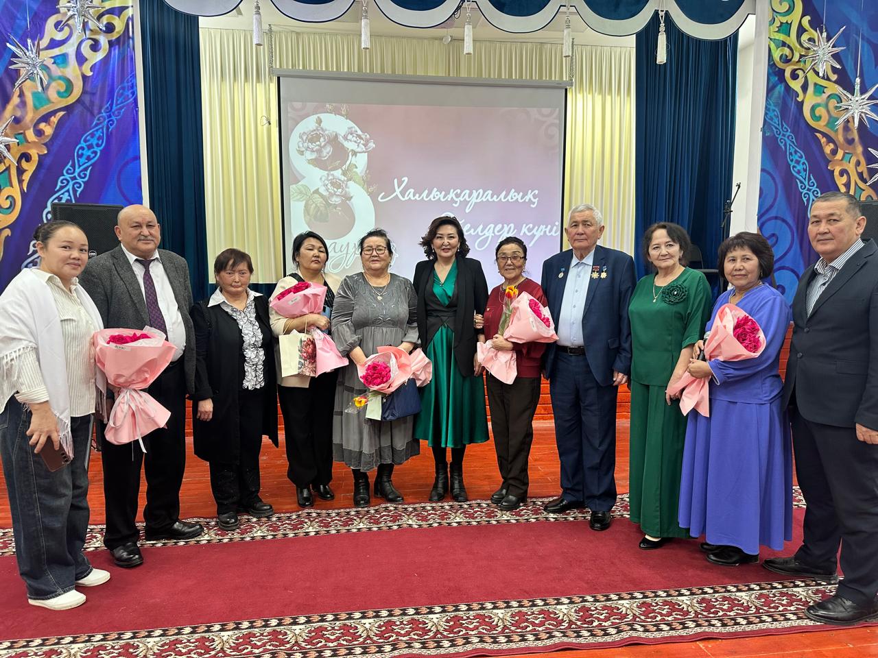 В преддверии праздничного дня в районе Жибек жолы чествовали почётных матерей