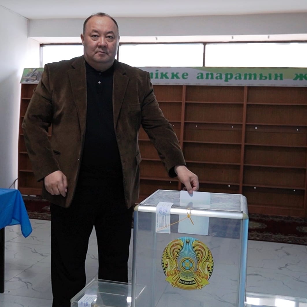 АКИМ КЕЛЕССКОГО РАЙОНА ЖАНИБЕК АГИБАЕВ ПРОГОЛОСОВАЛ НА РЕФЕРЕНДУМЕ