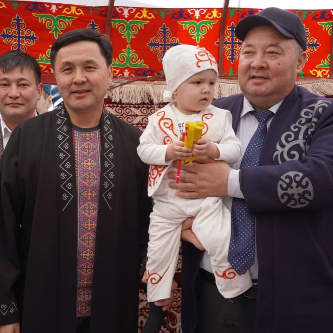 ЖАНИБЕК АГИБАЕВ И ДОСЫМЖАН ТАНАТАРОВ ПОСЕТИЛИ ЮРТЫ