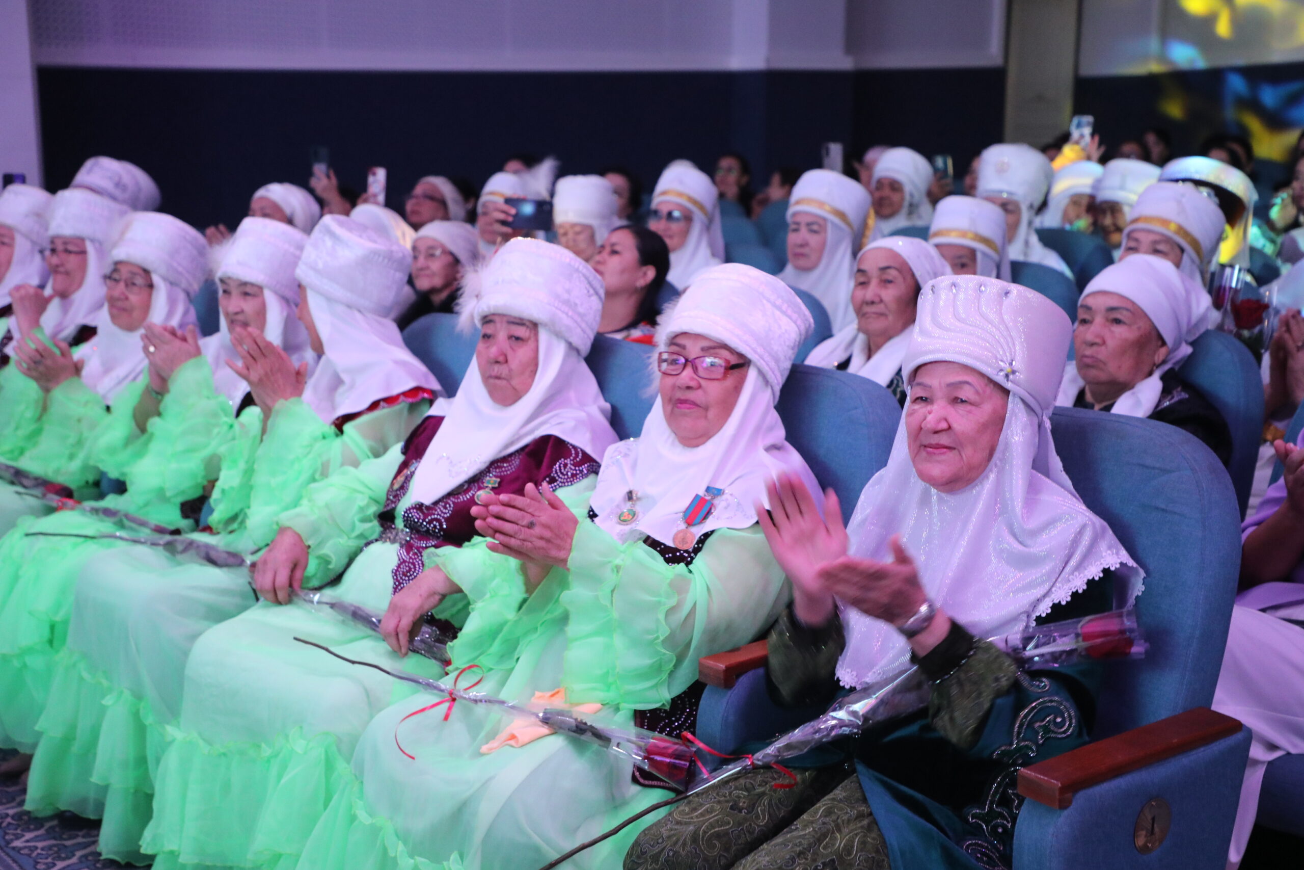 САРЫАГАШ: СОСТОЯЛОСЬ ПРАЗДНИЧНОЕ МЕРОПРИЯТИЕ «МАМА – СВЕТ ЖИЗНИ»