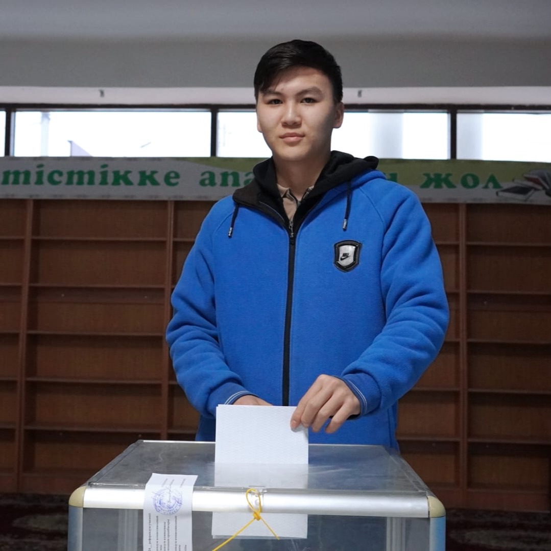 В КЕЛЕССКОМ РАЙОНЕ МОЛОДОЙ ИЗБИРАТЕЛЬ ВПЕРВЫЕ ПРОГОЛОСОВАЛ