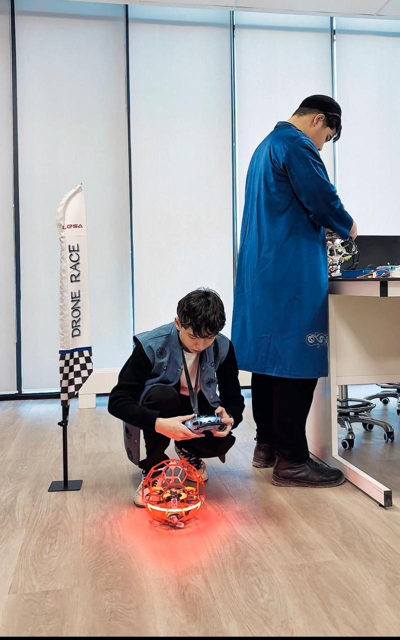 Проведение турнира по дрон-футболу