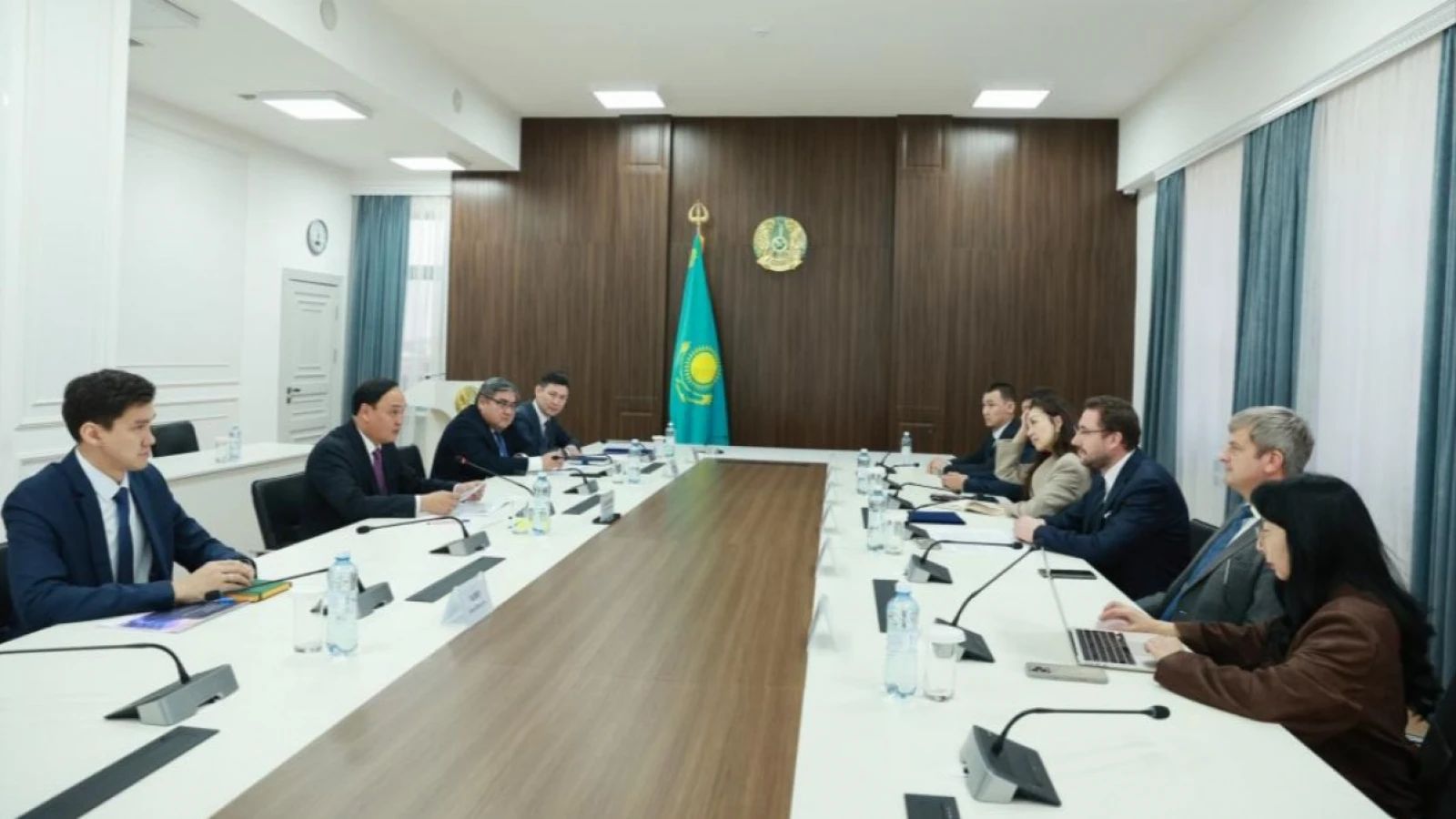 Ербол Карашукеев встретился с председателем правления ТОО «Мобайл Телеком-Сервис»