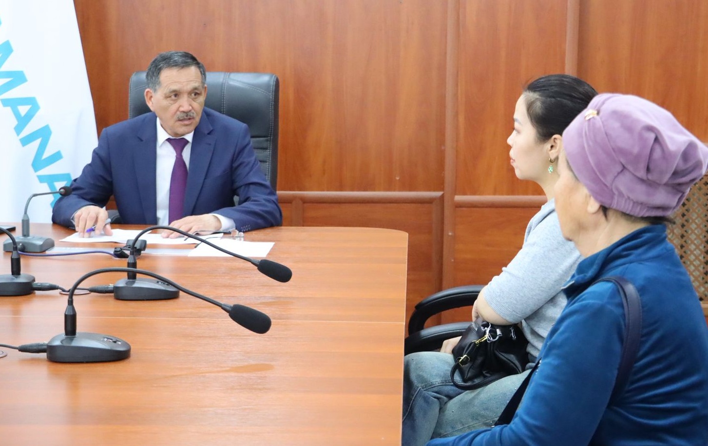 Аким района провел личный прием населения