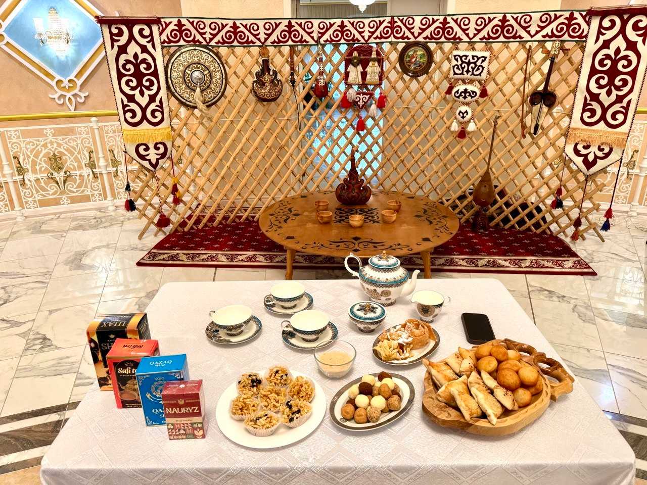 В Минске к Наурызу провели праздничное мероприятие «Тепло Степи в чашке чая» – чаепитие по-казахски