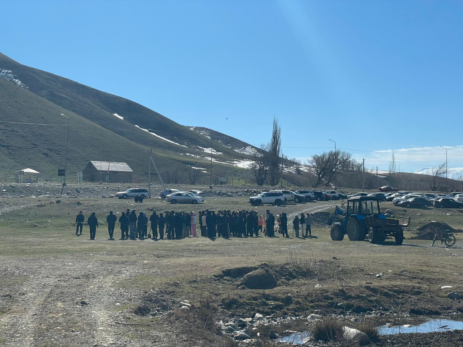 28.03.2026г. в рамках экологической программы в селе Коксу, Кербулакского района был организован субботник.
