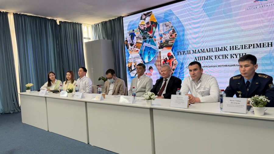 В Туркестане состоялась встреча по повышению правовой грамотности молодежи