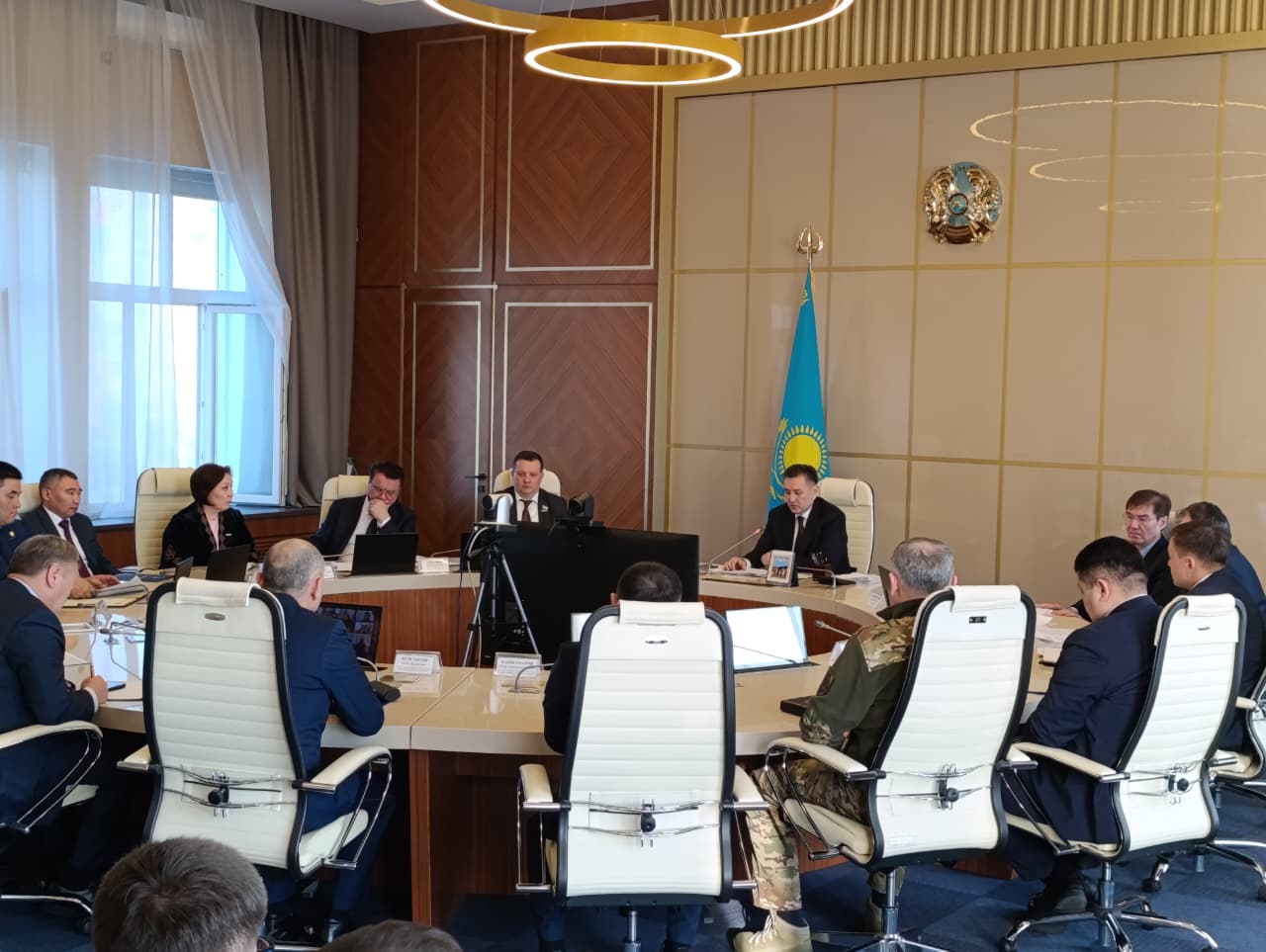 Итоги разъяснительной работы по налоговому законодательству ДГД по ВКО обсуждены на заседании в Акимате области