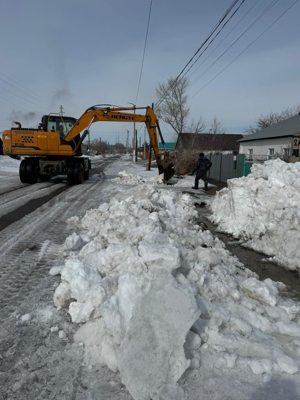В посёлке Ботакара осуществляются меры по предотвращению весеннего паводка.