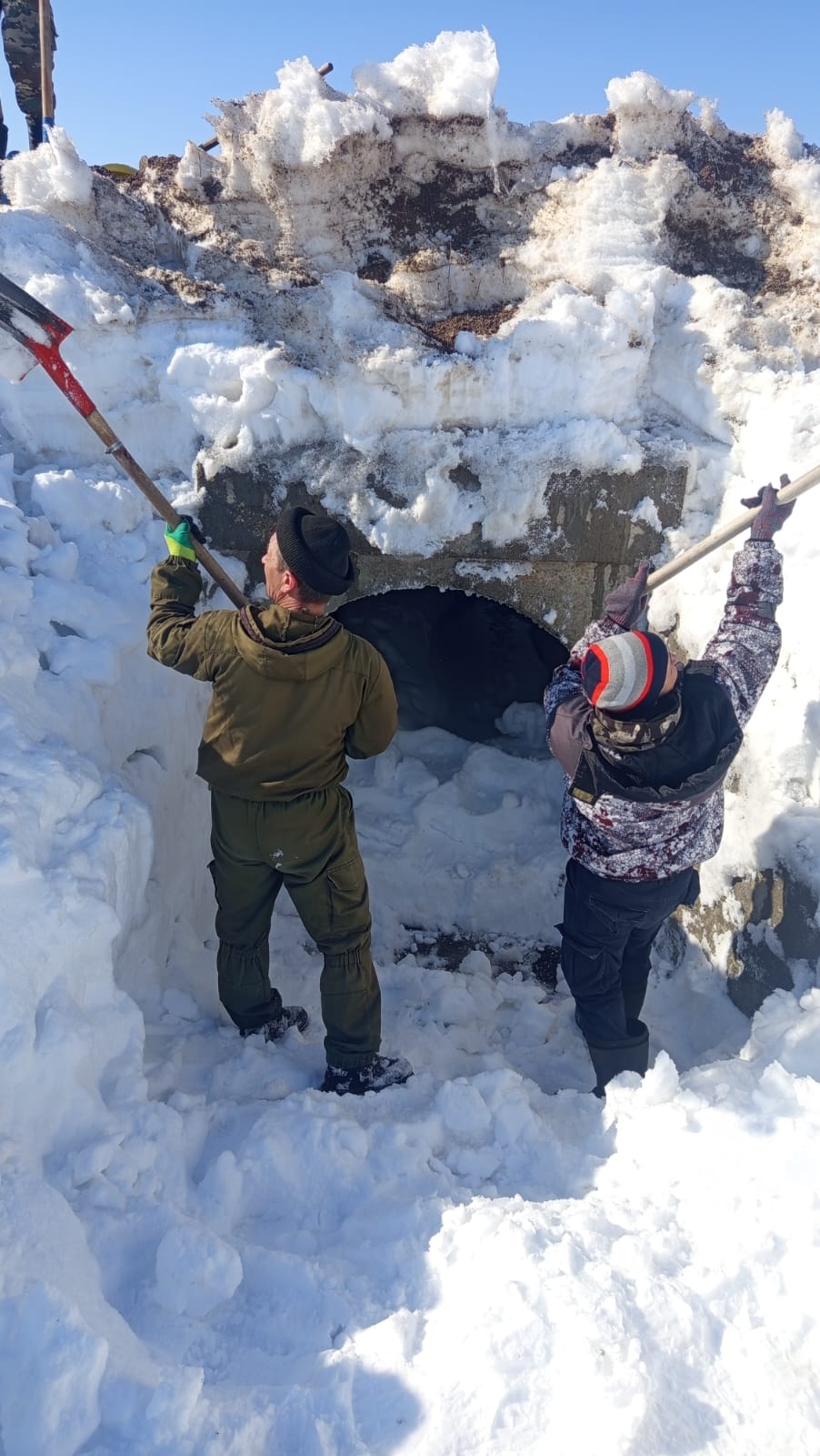 Очистка водопропускного сооружения в Новоромановке