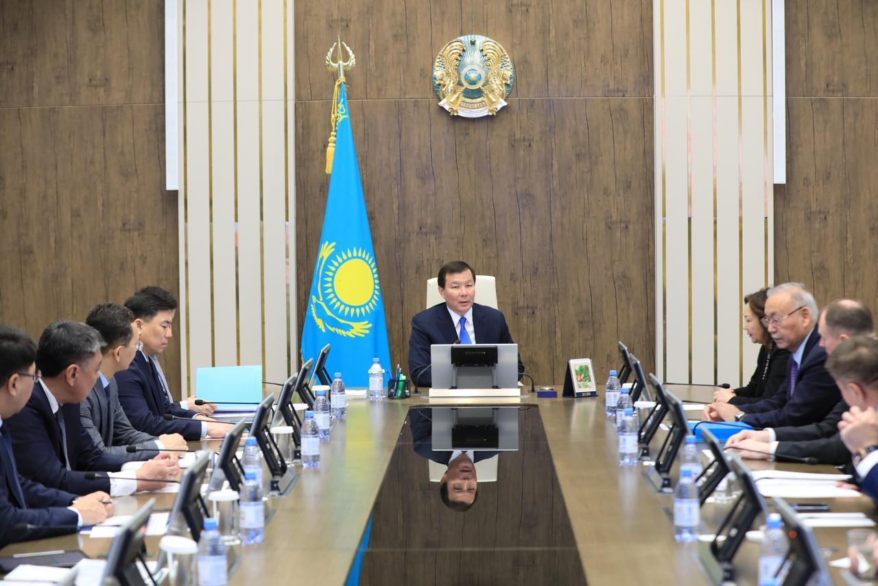 Аким региона обсудил с сенаторами развитие экономики и бюджетный потенциал