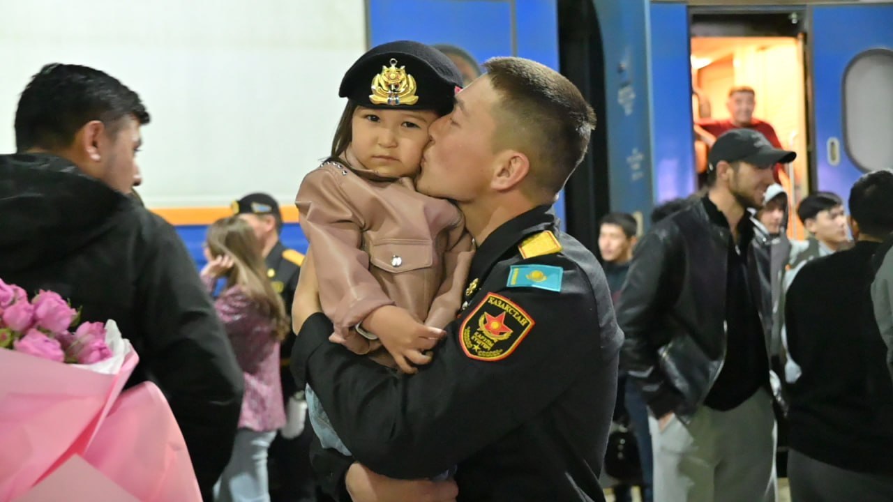 В Шымкенте торжественно встретили морских пехотинцев, служивших в Актау