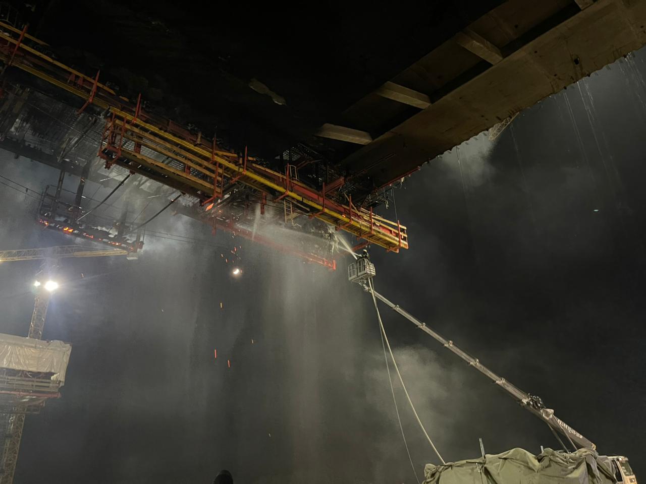 В Павлодаре сотрудники МЧС ликвидировали пожар на строящемся мосту