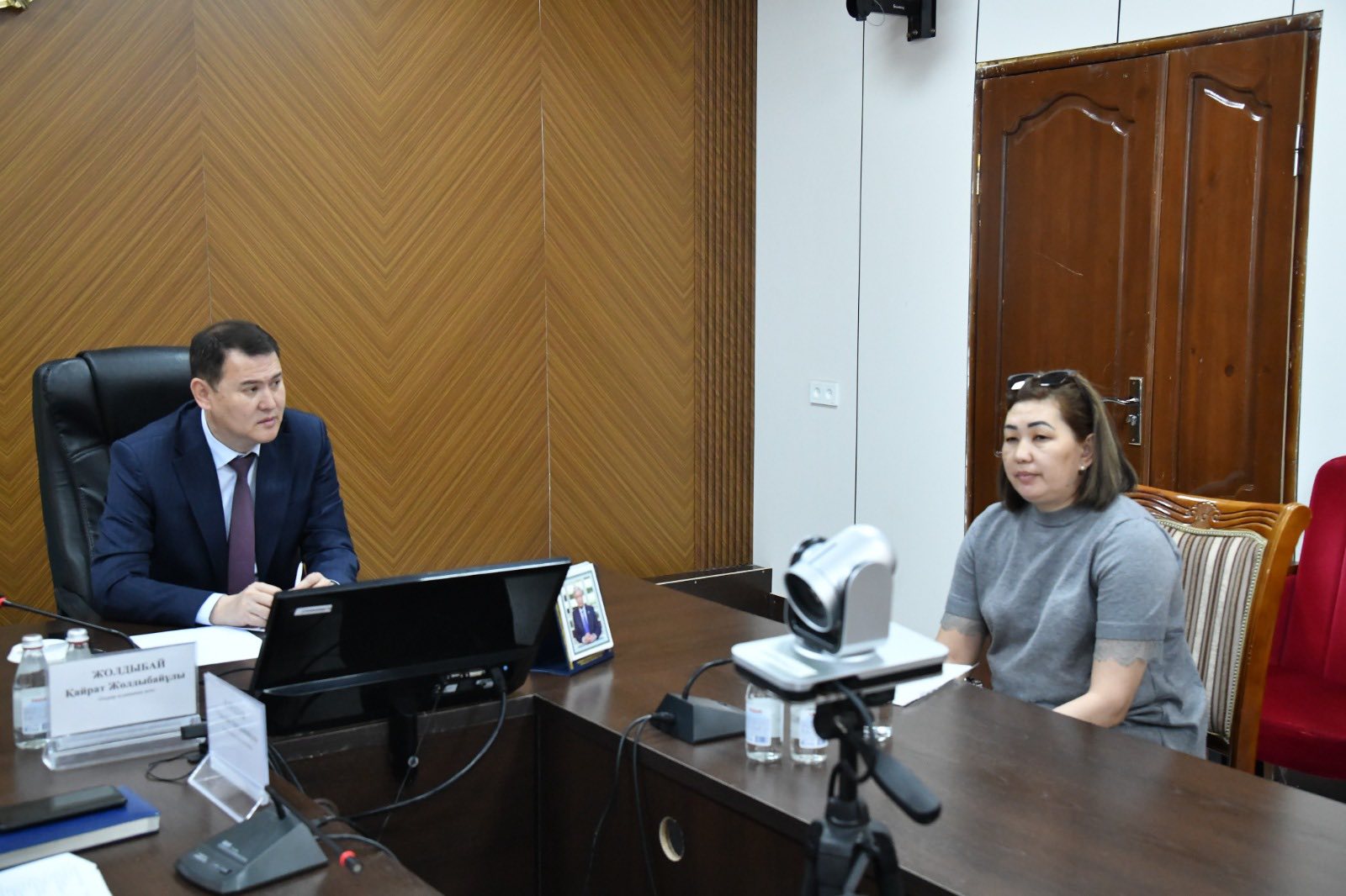 АУДАН ӘКІМІ ТҰРҒЫНДАРДЫ ЖЕКЕ МӘСЕЛЕЛЕРІ БОЙЫНША ҚАБЫЛДАДЫ