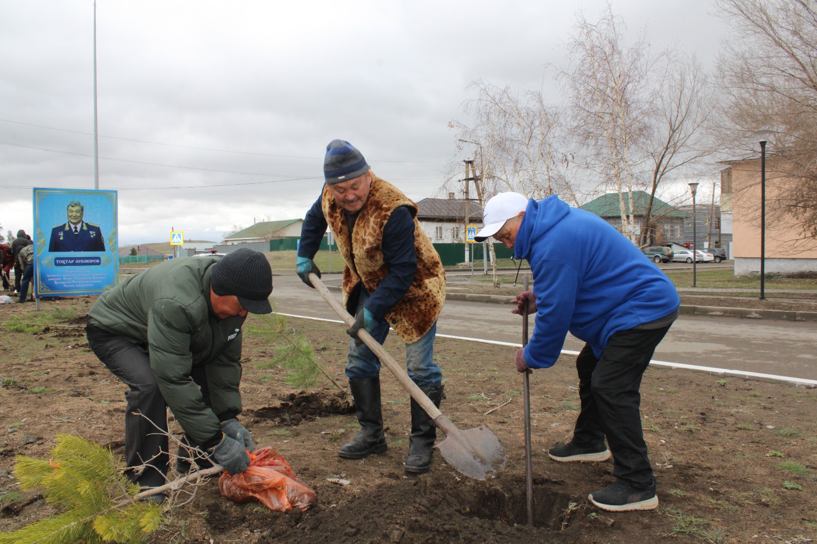 В РАМКАХ АКЦИИ «ЧИСТЫЙ КАЗАХСТАН» – 100 СОСЕН В ЧЕСТЬ НАШЕГО ГЕРОЯ!