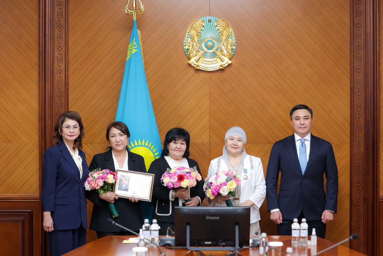 В Шымкенте вручили государственные награды педагогам музыки от имени Президента  