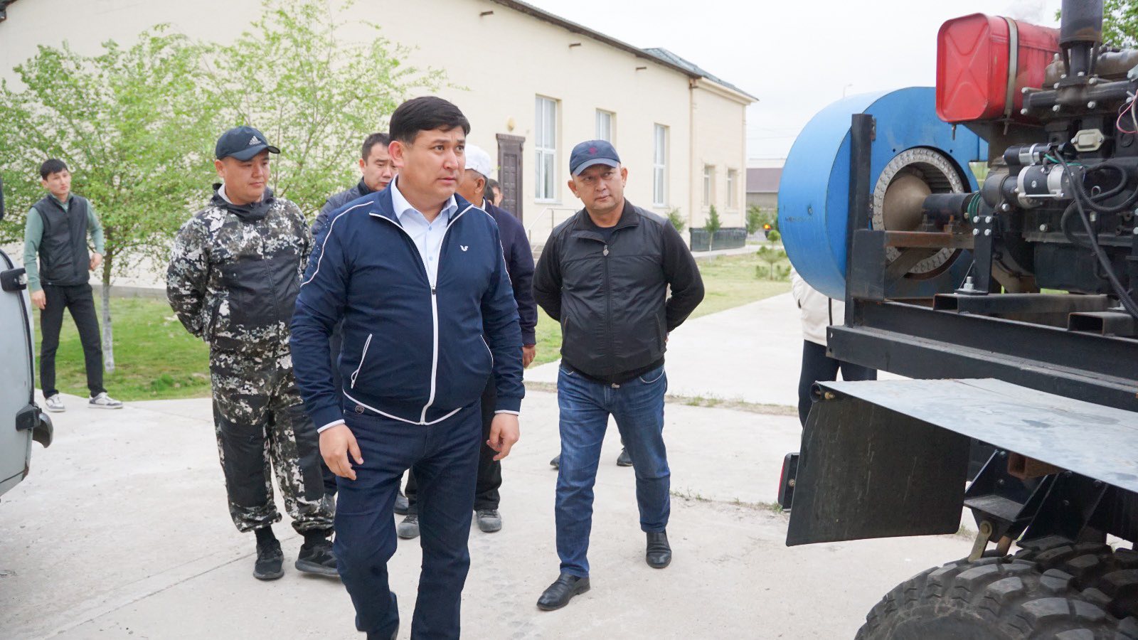 В РАЙОНЕ УСИЛЕНЫ КОМПЛЕКСНЫЕ МЕРЫ ПО БОРЬБЕ С САРАНЧОЙ