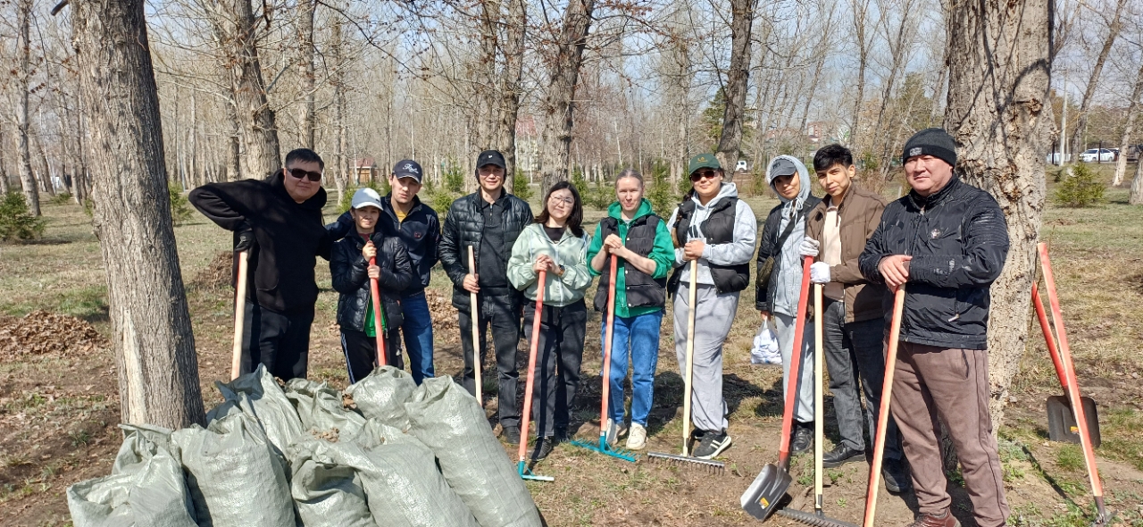 11 апреля сотрудники ГУ «Управление энергетики и жилищно-коммунального хозяйства акимата Костанайской области» приняли активное участие в субботнике на территории Триатлон парка в рамках акции «Таза Қазақстан».
