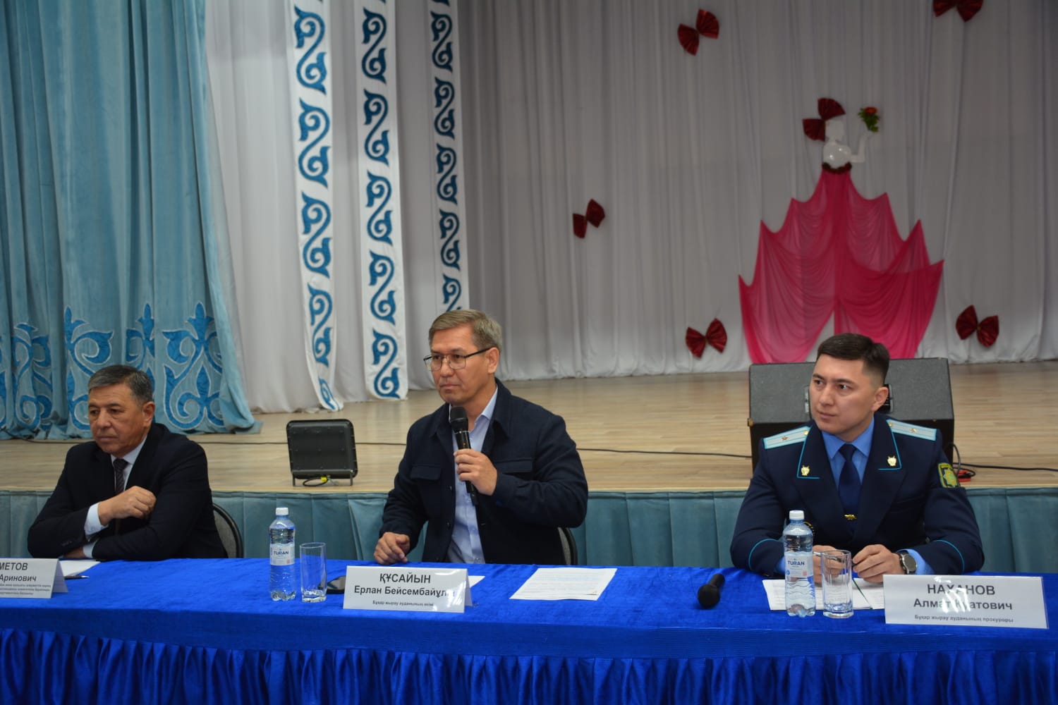 В Кушокы обсудили ситуацию на предприятии «Куу-чек», где ключевым вопросом остаётся задолженность по заработной плате и дальнейшая работа производства