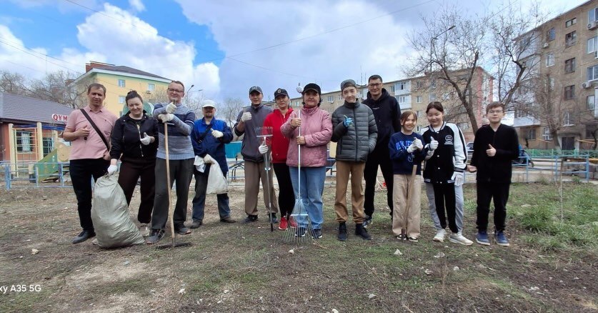 Депутаты приняли участие в общегородском субботнике