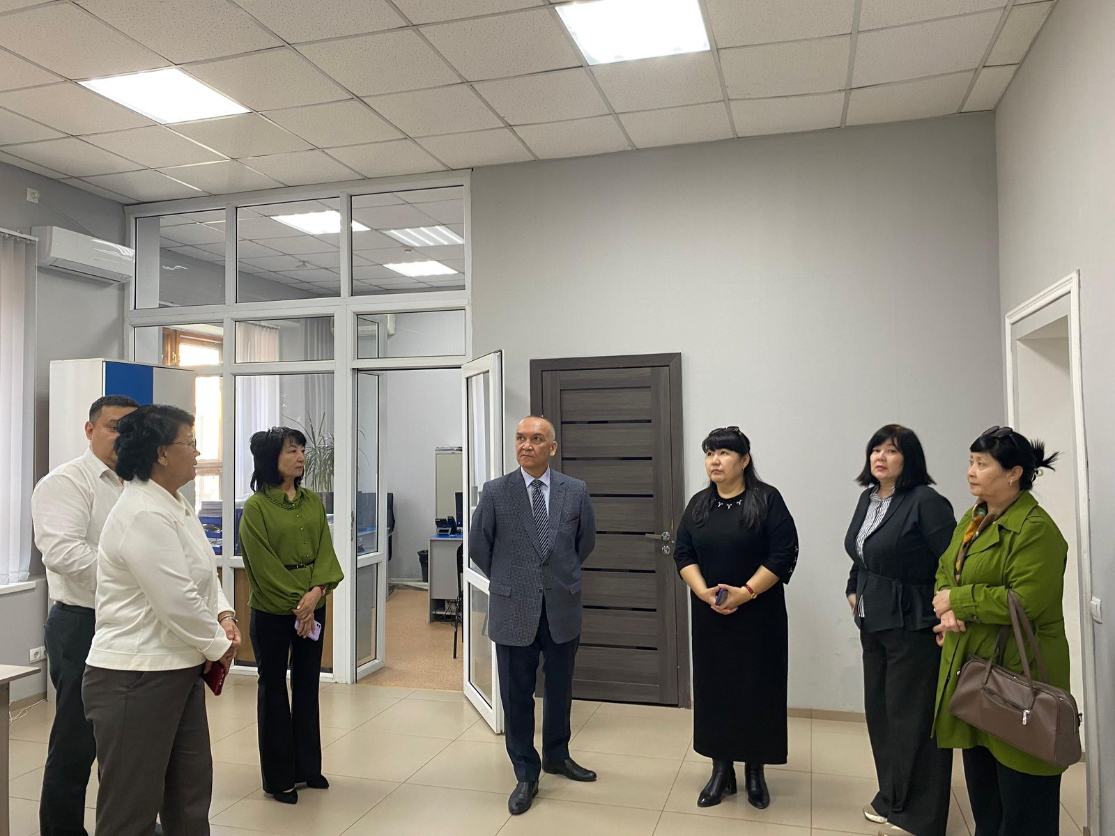 7 апреля Руководитель Департамента Комитета регулирования и контроля в сфере социальной защиты населения по Актюбинской области Г.С.Турсунбаев посетил КГУ «Центр социальной помощи»