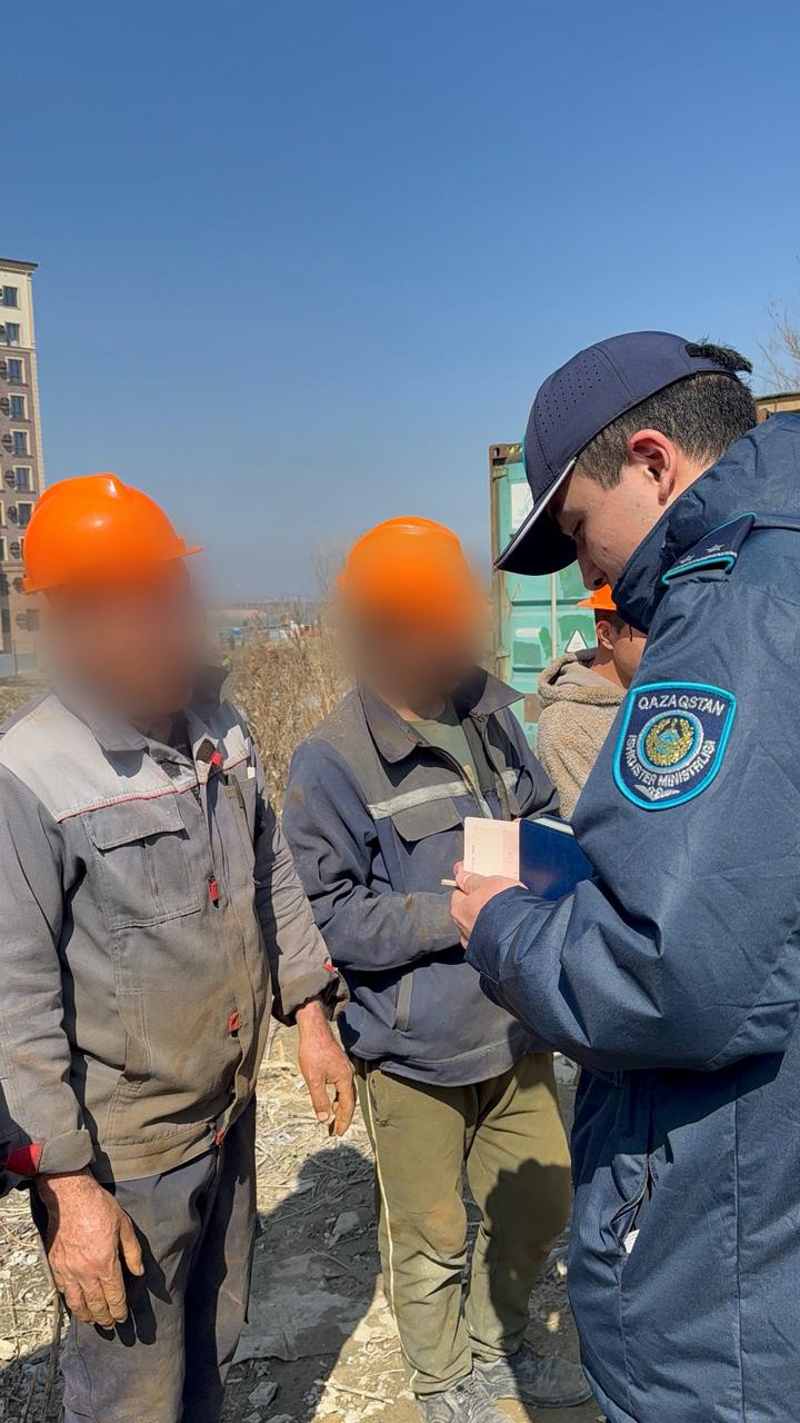 В ВКО продолжаются миграционные проверки: на одной из строек выявили 28 нелегальных рабочих