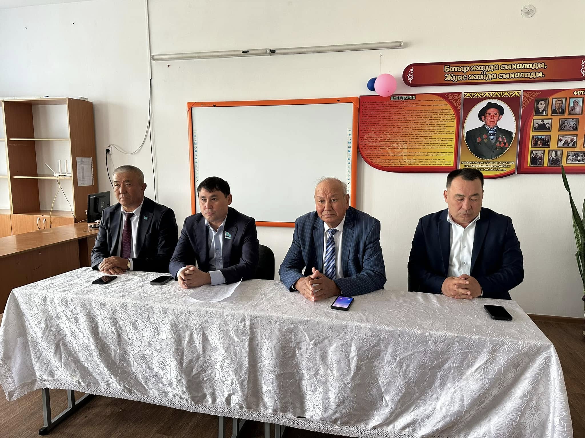 МЕКТЕП ҰЖЫМЫМЕН КЕЗДЕСУ ӨТТІ