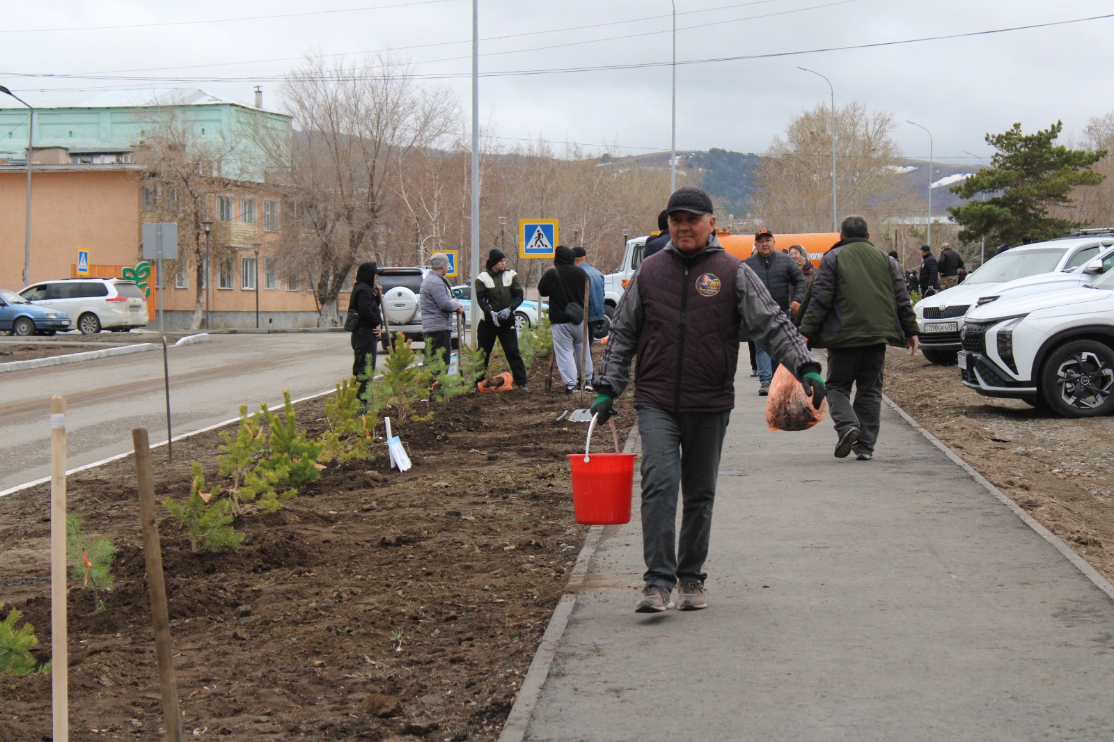 В РАМКАХ АКЦИИ «ЧИСТЫЙ КАЗАХСТАН» – 100 СОСЕН В ЧЕСТЬ НАШЕГО ГЕРОЯ!