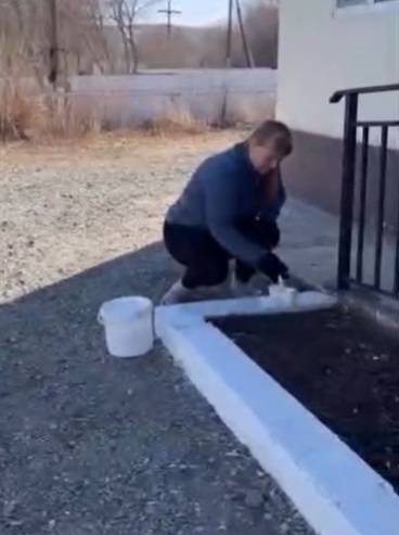 В рамках экологической акции “Таза Қазақстан” проведена уборка в селе Красная поляна.