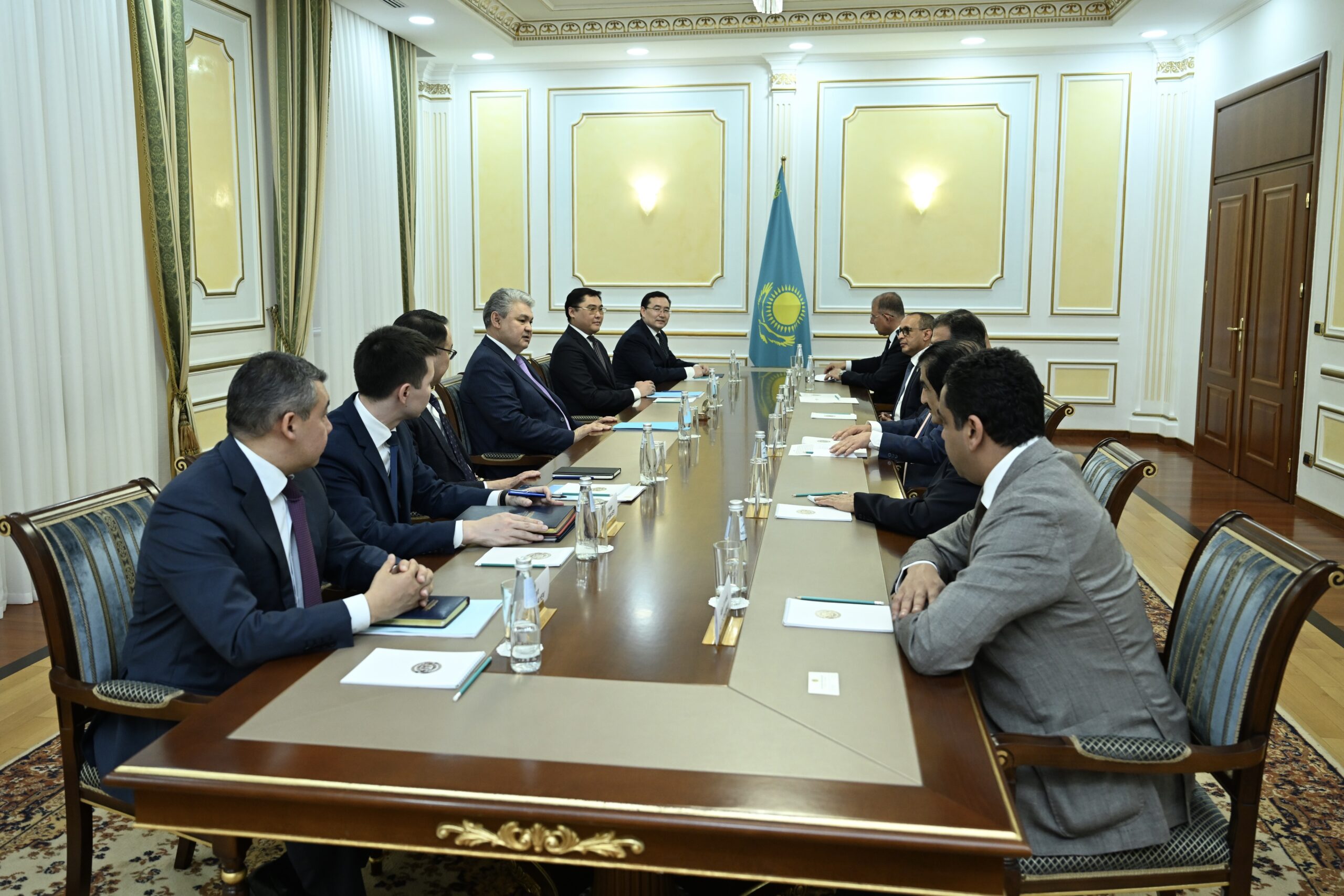 Министр иностранных дел РК принял послов стран Залива и Иордании