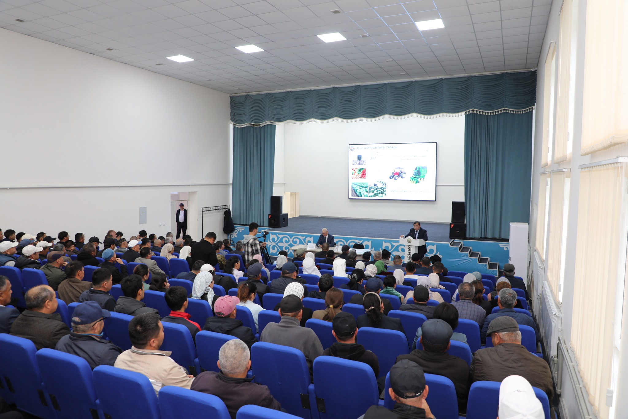 АКИМ РАЙОНА ВЫСЛУШАЛ ПРОБЛЕМЫ ЖИТЕЛЕЙ ЖАМБЫЛЬСКОГО СЕЛЬСКОГО ОКРУГА