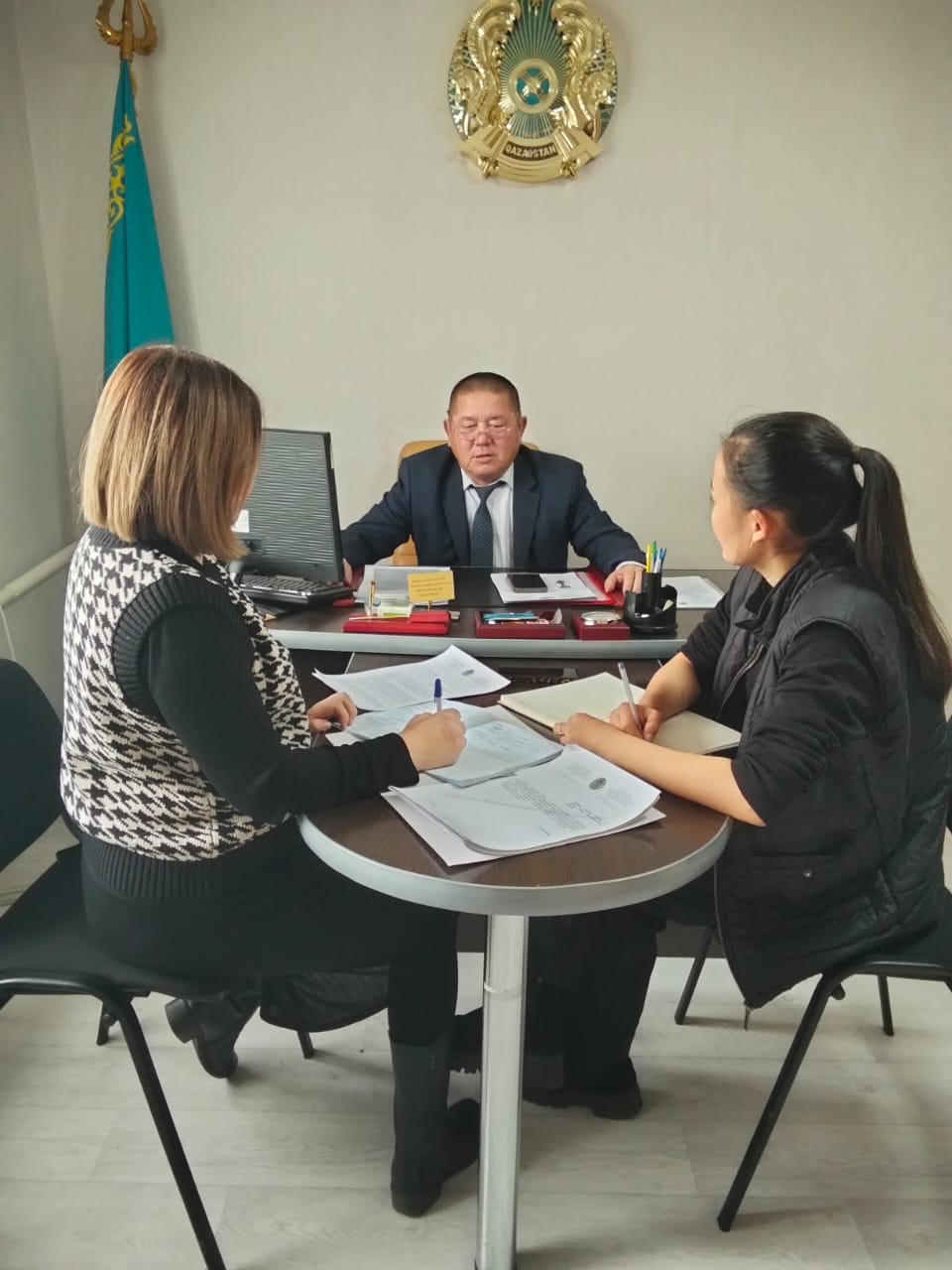 Проведена разъяснительная беседа с государственными служащими по вопросам антикоррупционных правонарушений