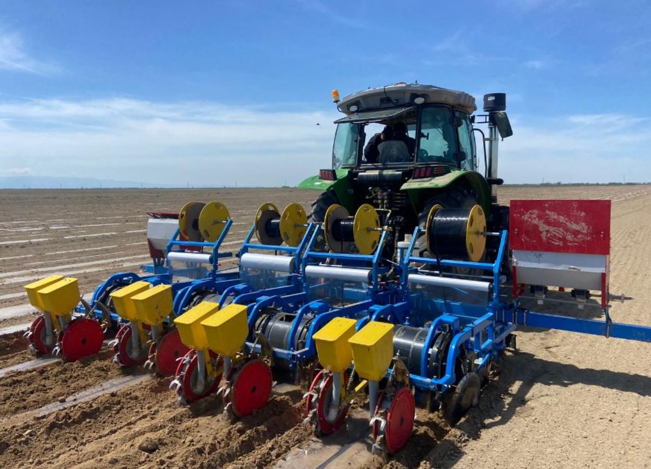 В Жетісу активно продолжается весенняя посевная кампания