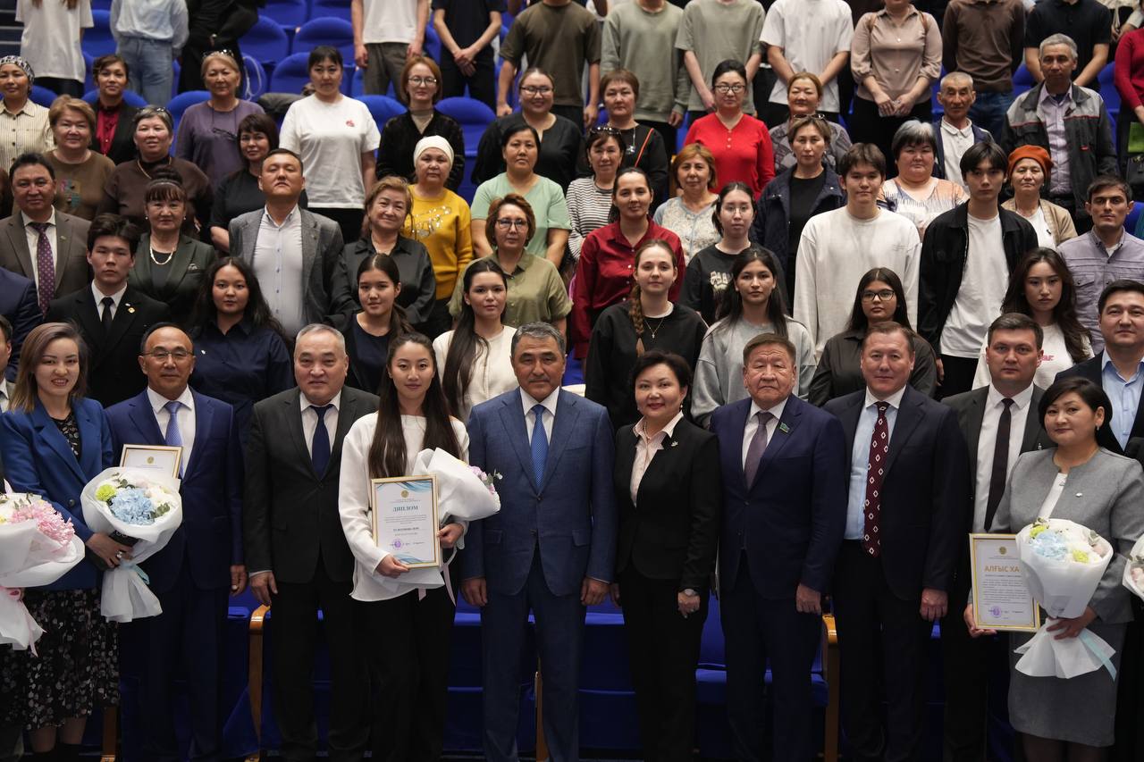 Қазақстан студенттері «Суды үнемде – болашақты сақта!» экологиялық сағатына қатысты ——————————— Студенты вузов со всего Казахстана приняли участие в экологическом часе «Экономь воду – сохраняй будущее!»