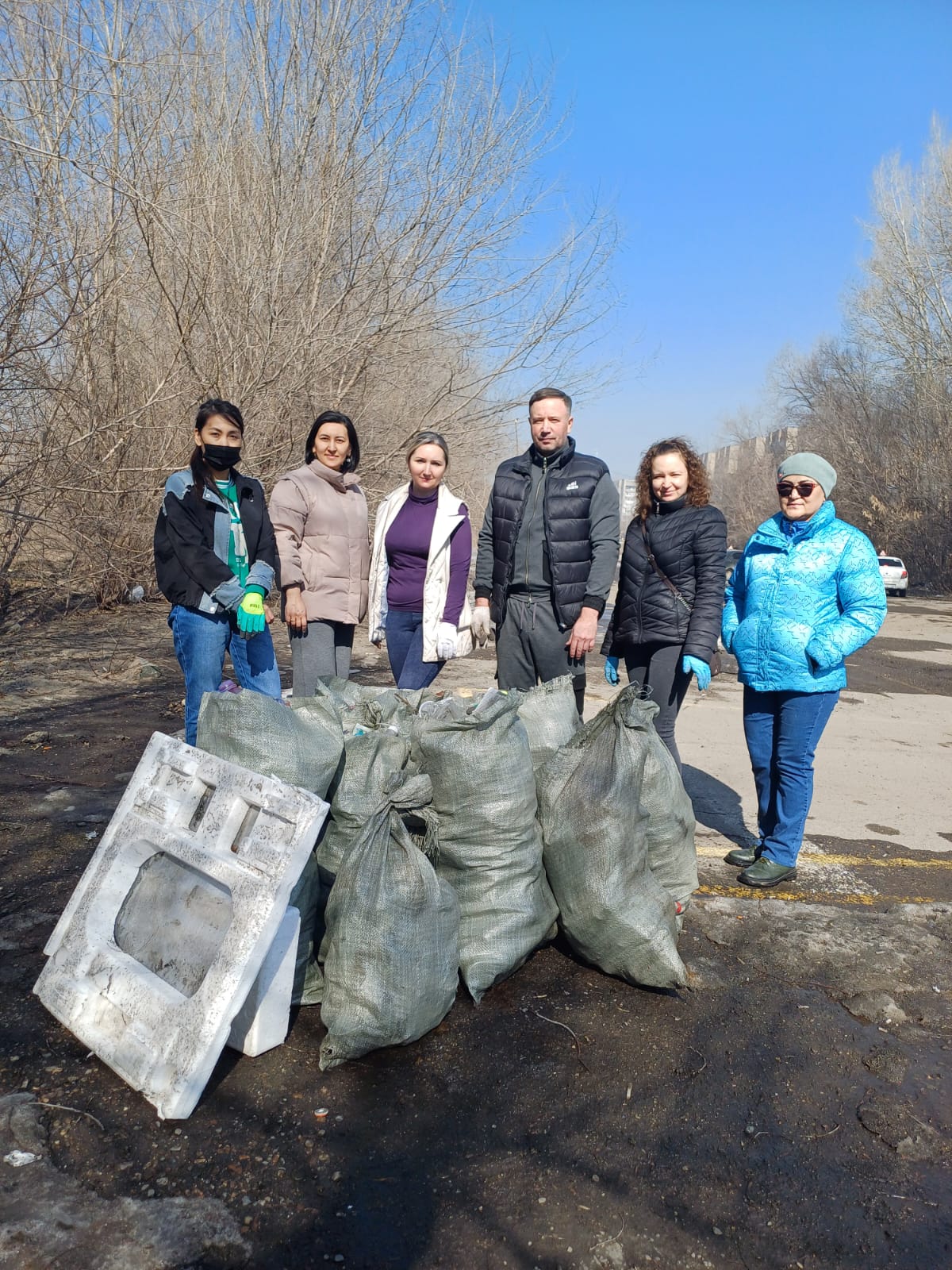 В рамках экологической концепции «Таза Қазақстан» коллектив Усть-Каменогорского городского маслихата принял участие в общегородском субботнике.