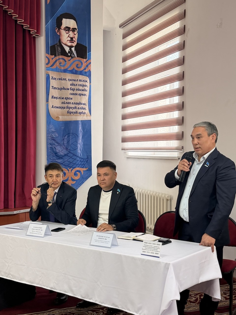 Депутат маслихата области Жетісу Кайыр Кажи и депутат Талдыкорганского городского маслихата Мухтар Ерденов встретились с жителями микрорайонов «Восточный» и «Жулдыз»