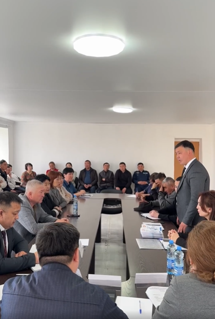 В селе Кайнар состоялось собрание, организованное отделом предпринимательства и сельского хозяйства