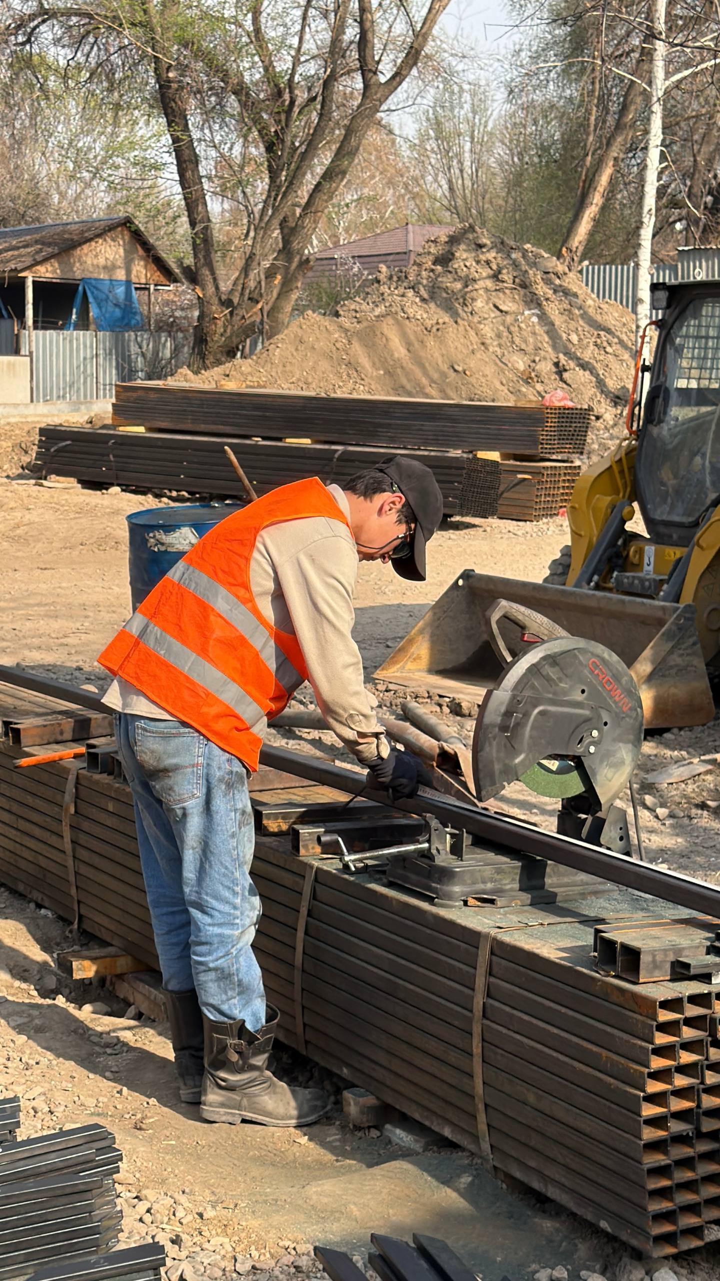 В Наурызбайском районе продолжается реконструкция набережной реки Тастыбулак !!!