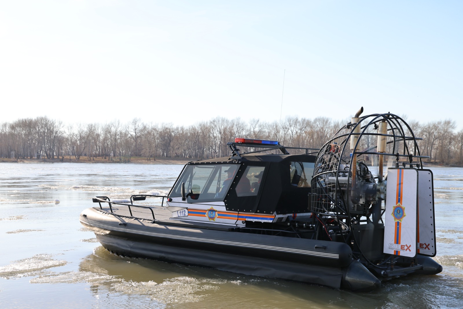Спасатели МЧС усиливают безопасность на Иртыше