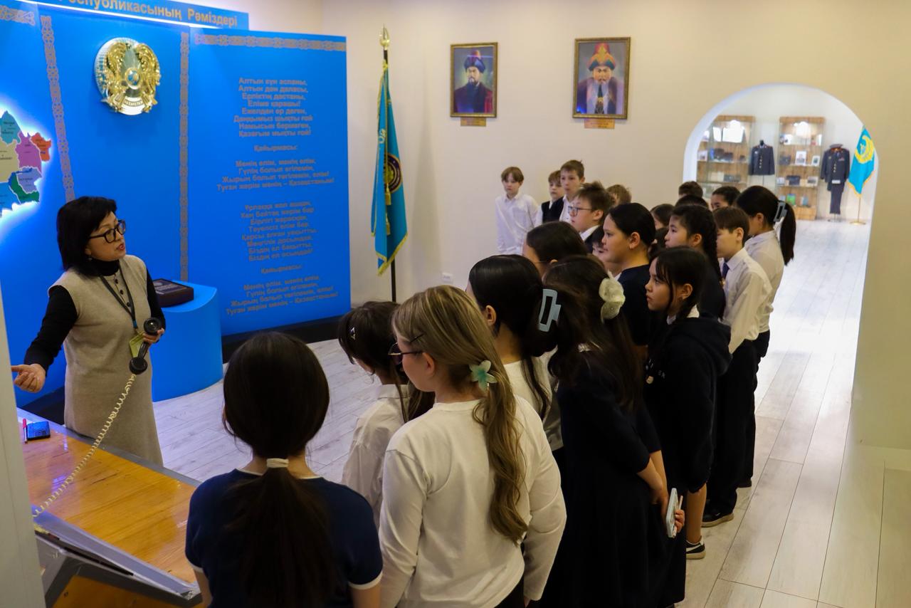 Школьники полицейских классов трёх районов ВКО побывали на экскурсии в Департаменте полиции