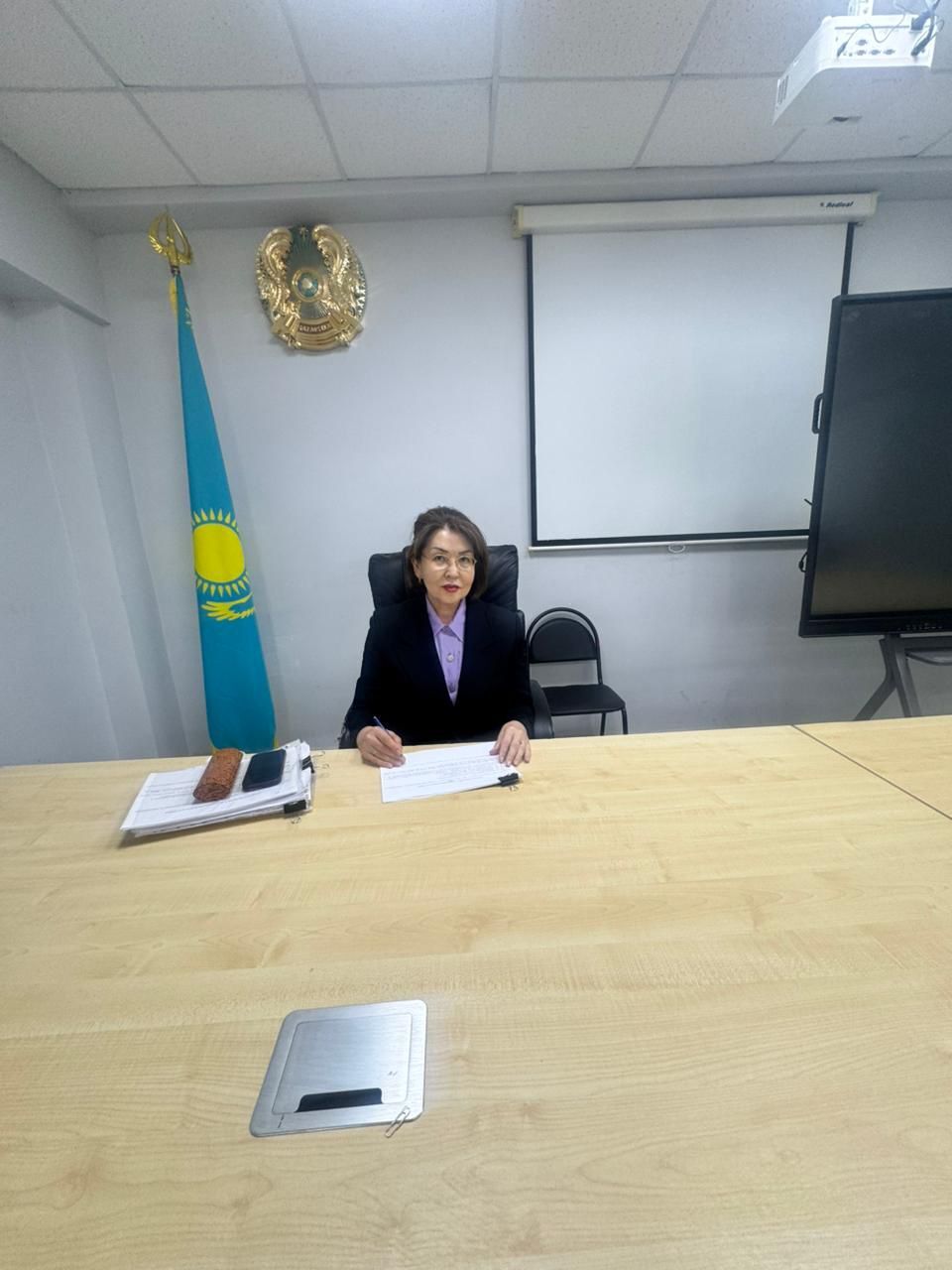 24 апреля 2026 года в ГКП на ПХВ «Капшагайская городская больница» был проведён семинар совещание с участием заместителя руководителя Департамента Комитета регулирования и контроля в сфере социальной защиты населения по Алматинской области Г. Ботабековой, заместителя руководителя управления здравоохранения Алматинской области Г. Жунусовой, специалистами отдела методологии и контроля, а также председателей ВКК города Конаев, города Талгар, Илийского и Енбекшиказахского районов.