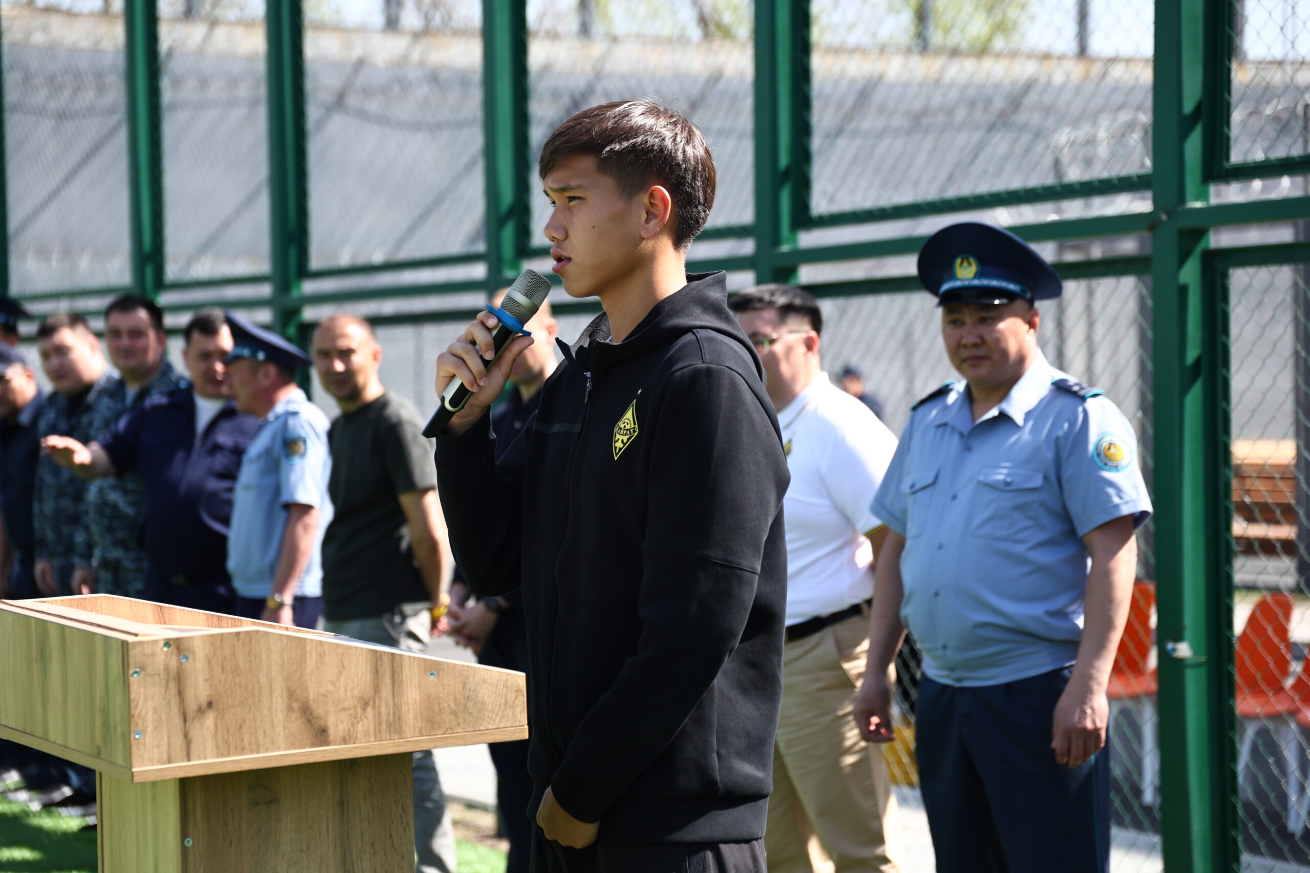 Юниорская команда футбольного клуба «Кайрат» провели товарищеский матч по футболу с несовершеннолетними осуждёнными.