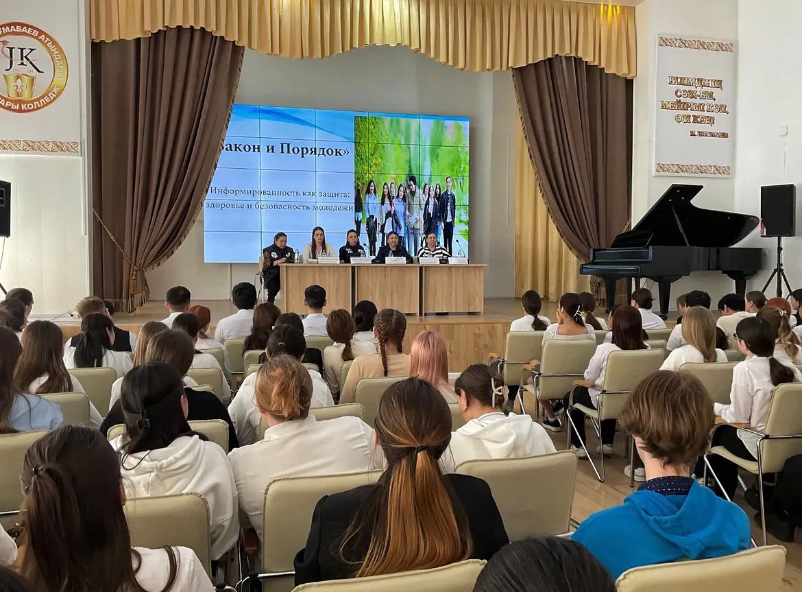 Молодежный час