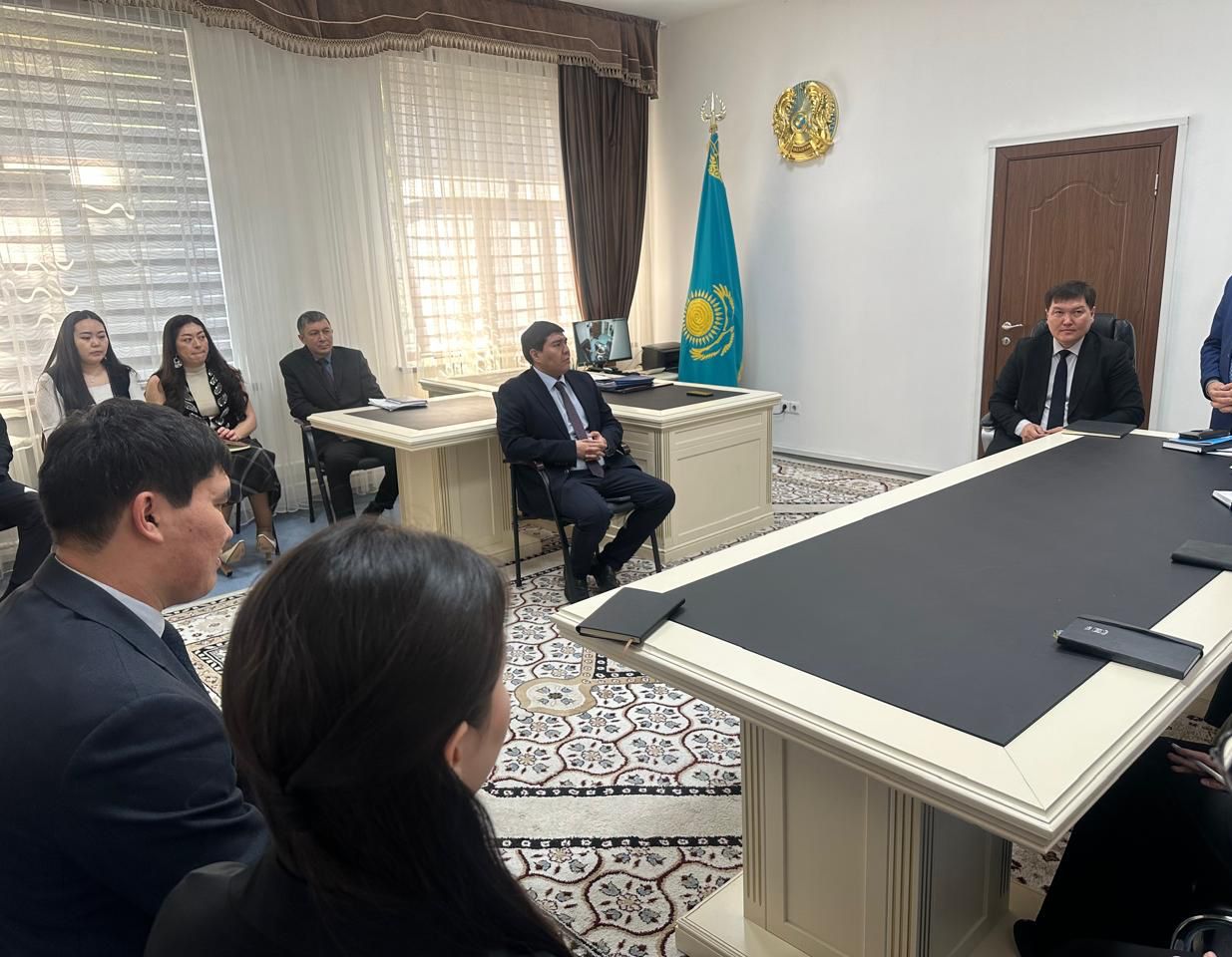 В Управлении предпринимательства и индустриально-инновационного развития области Жетісу был проведён семинар, направленный на развитие профессиональных и языковых компетенций сотрудников.