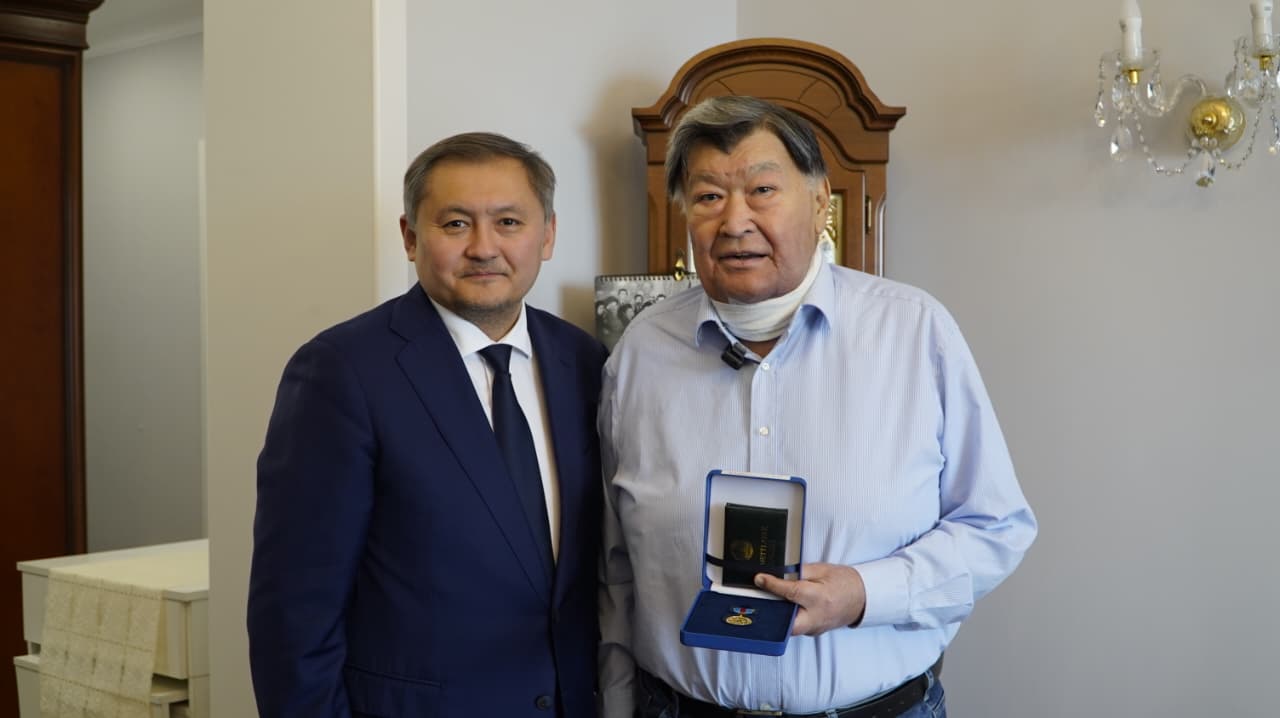 День работников науки: Кайрат Кадыржанов получил Государственную награду РК