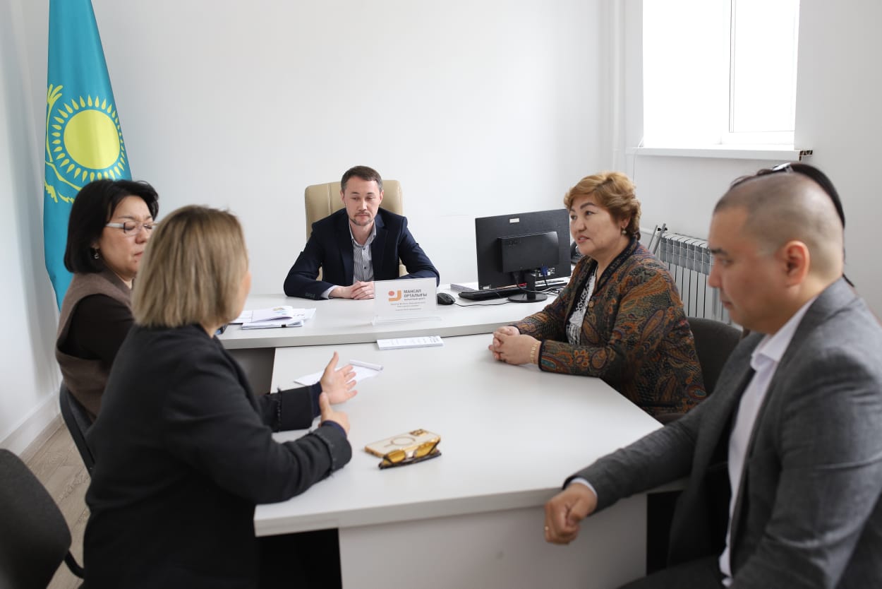 Депутаты Павлодарского областного маслихата ознакомились с работой карьерных центров региона