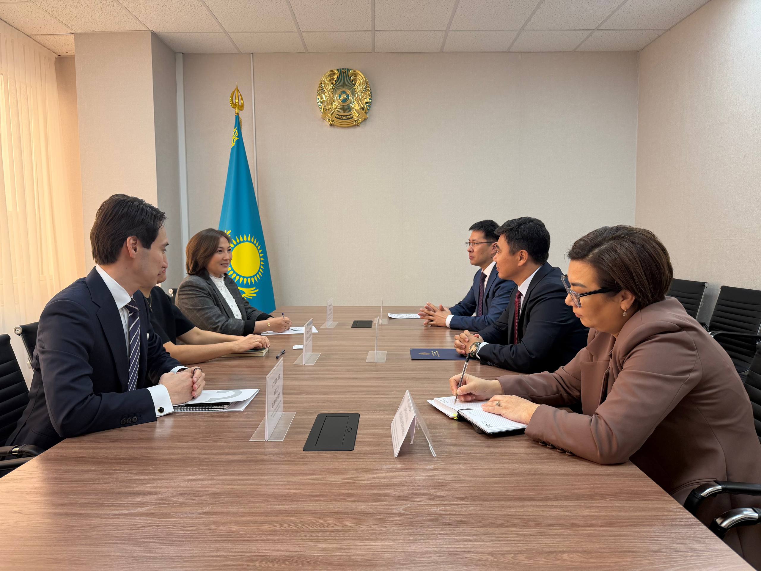 Куандык Кажкенов провел рабочую встречу с представителями DENA и GIZ